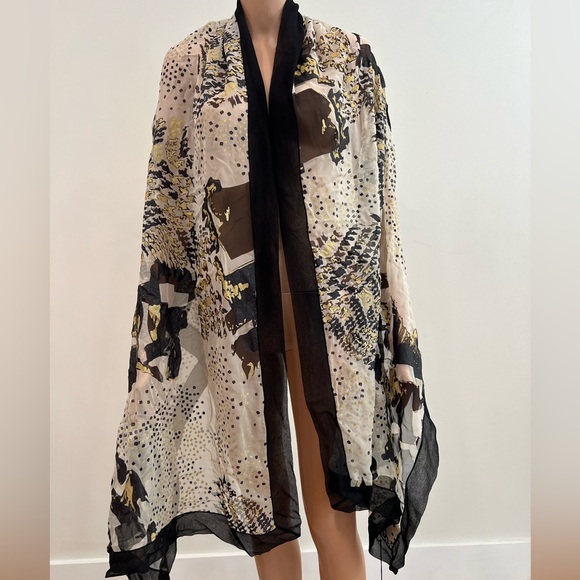 Cynthia Rose Shawl - Picture 1 of 6